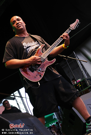 suicidal_tendencies_p2013_04