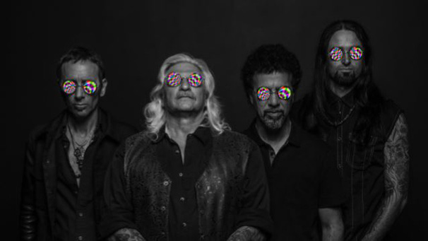 „Ez itt blues, de kicsit súlyosabban, sötétebben, a szövegekben némi punkrock-attitűddel”