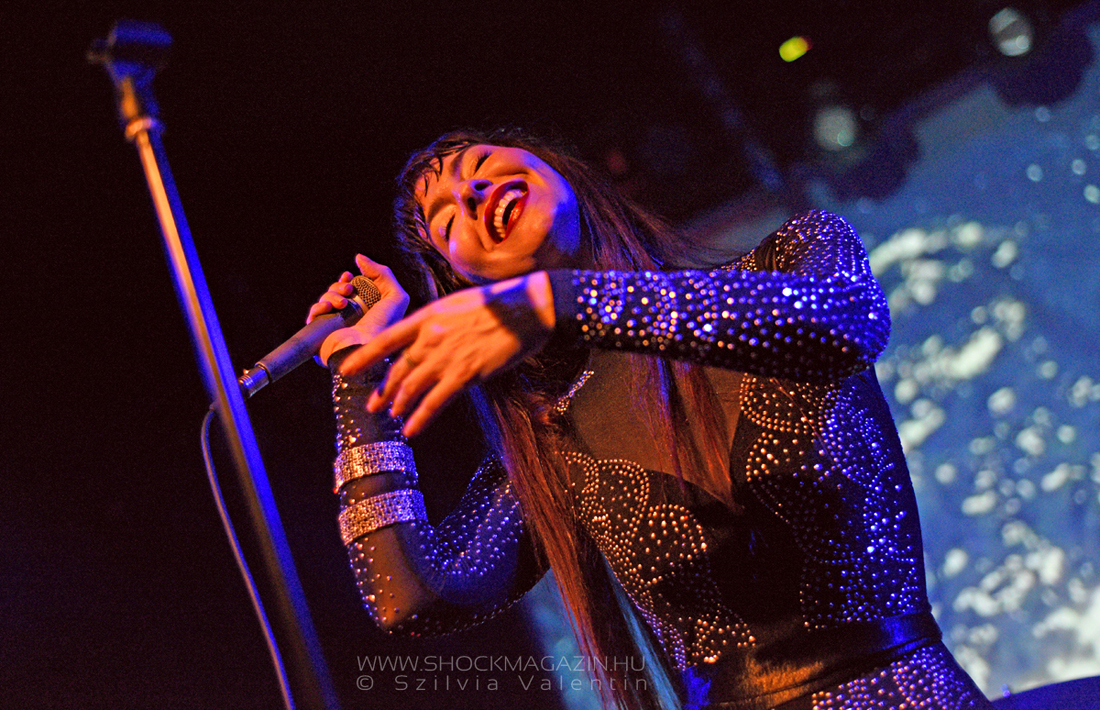 chrysta_bell_k2019_06