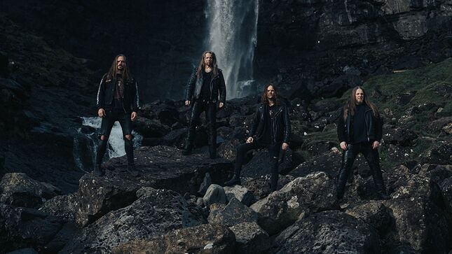 „Ez itt nagyon is direkt heavy metal némi folkos és komolyzenei hatással”