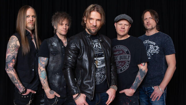 „Az Attracted To Dangerben minden megvan, ami csak egy jó rock’n’roll-albumhoz kell”
