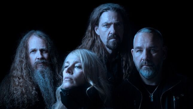 „Van az albumon doom és old school heavy metal riffelés, de itt vannak az akusztikus számok is”