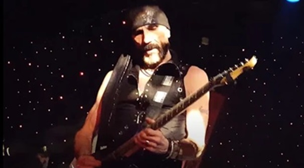 „Chris nagyszerű ember, óriási gitáros és kiváló dalszerző volt”