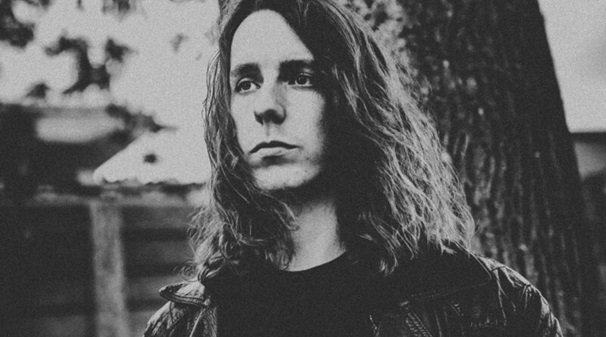 „Ez egy túltelített black’n’roll a Venom stílusában, egy dózisnyi klasszikus heavy metallal”