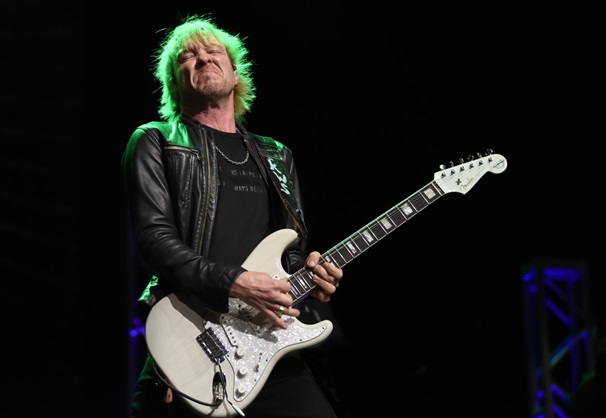 Kenny Wayne Shepherd: „Kinek van manapság másfél órája, hogy meghallgasson tizenhat dalt?”