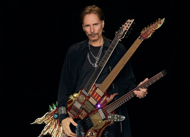 Steve Vai / Michael Mesker: „Steve minden címlapfotón eszelős kinézetű gitárokat villantott”