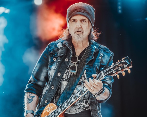 Elhunyt Phil Campbell