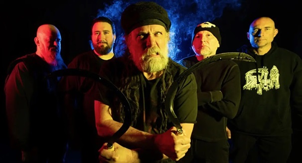 „A korai Six Feet Under-klasszikusokat szem előtt tartva írtam néhány ízes, groove-os dalt”
