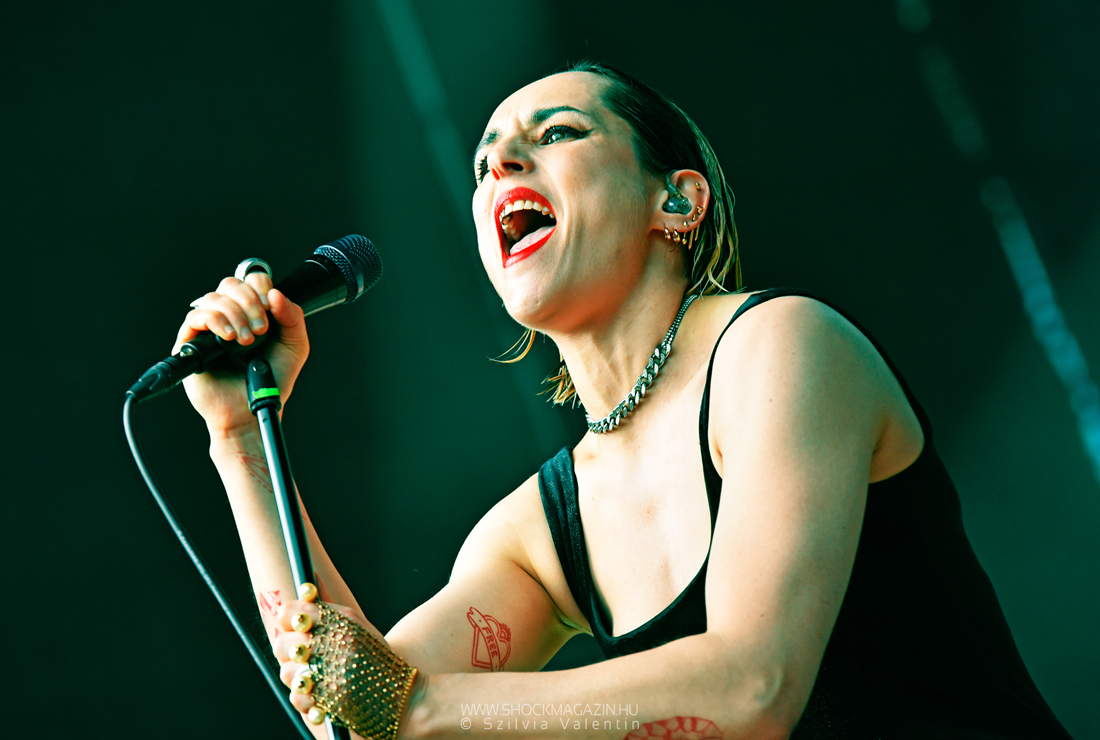 jehnny_beth_k2026_02