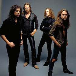 Továbbra is csúcson a Metallica fekete albuma
