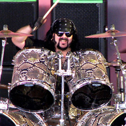 Vinnie Paul: „Még gondolkodni is ostobaság lenne egy Dimebag nélküli Panterán”
