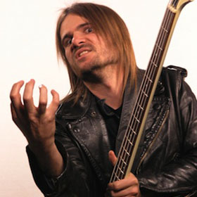 Haza kellett repülnie az előzenekarnak az Iced Earth turnéról